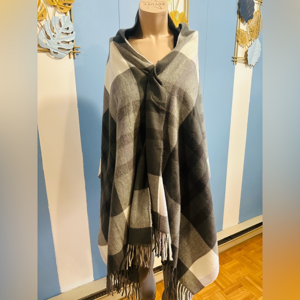 Elegant Gray and Black shawl